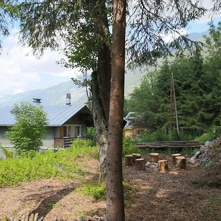 Large Chalet, Sleeps 12, 200m2, 5 Bedroom, 4 Bathroom, Garden, Jacuzzi, Sauna Chamonix