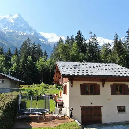 Large Chalet, Sleeps 12, 200m2, 5 Bedroom, 4 Bathroom, Garden, Jacuzzi, Sauna Chalet