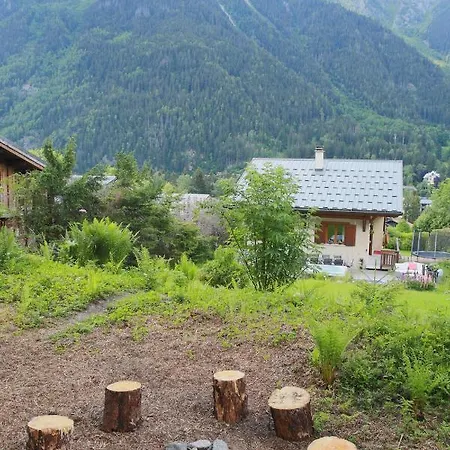 Large Chalet, Sleeps 12, 200m2, 5 Bedroom, 4 Bathroom, Garden, Jacuzzi, Sauna *