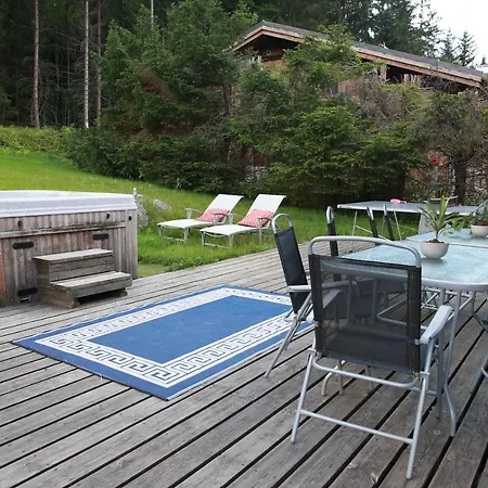 Chalé Large Chalet, Sleeps 12, 200m2, 5 Bedroom, 4 Bathroom, Garden, Jacuzzi, Sauna