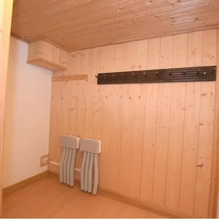 Large Chalet, Sleeps 12, 200m2, 5 Bedroom, 4 Bathroom, Garden, Jacuzzi, Sauna *