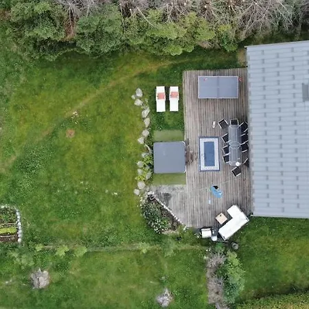 Chalé Large Chalet, Sleeps 12, 200m2, 5 Bedroom, 4 Bathroom, Garden, Jacuzzi, Sauna *