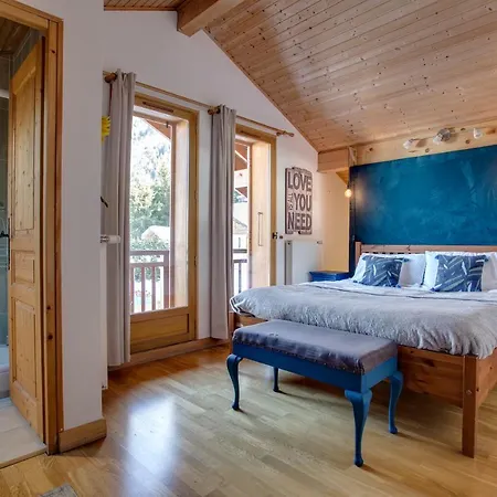 Large Chalet, Sleeps 12, 200m2, 5 Bedroom, 4 Bathroom, Garden, Jacuzzi, Sauna Chalé *