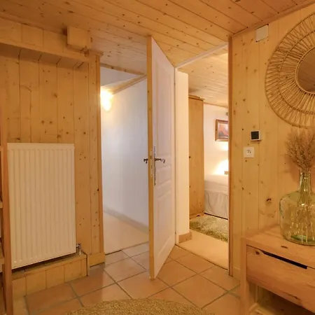 Large Chalet, Sleeps 12, 200m2, 5 Bedroom, 4 Bathroom, Garden, Jacuzzi, Sauna