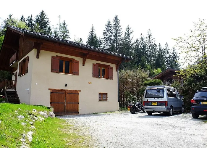 Large Chalet, Sleeps 12, 200m2, 5 Bedroom, 4 Bathroom, Garden, Jacuzzi, Sauna Chalet *