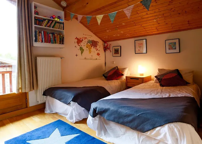 Chalet Large Chalet, Sleeps 12, 200m2, 5 Bedroom, 4 Bathroom, Garden, Jacuzzi, Sauna *