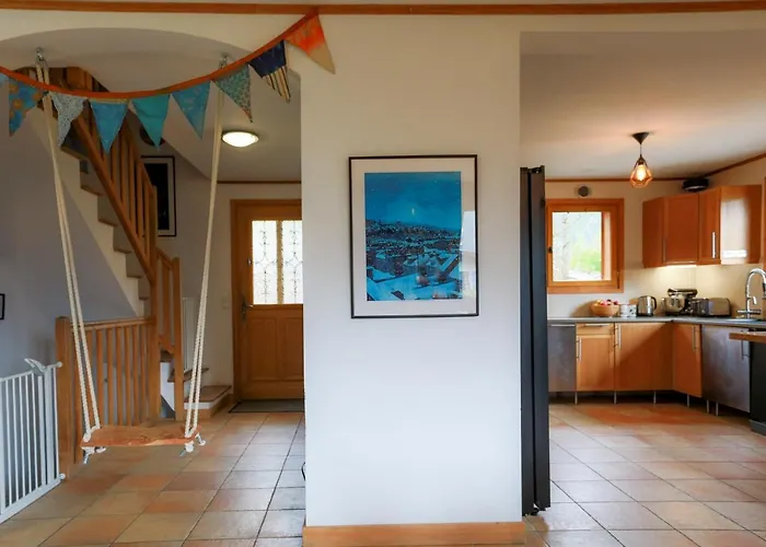 Large Chalet, Sleeps 12, 200m2, 5 Bedroom, 4 Bathroom, Garden, Jacuzzi, Sauna Шале