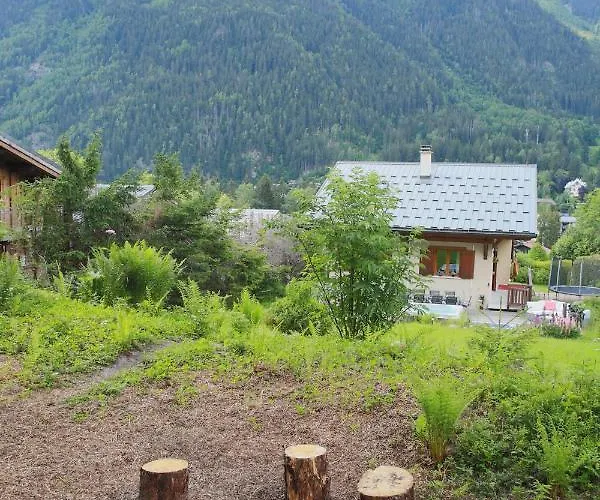 Large Chalet, Sleeps 12, 200m2, 5 Bedroom, 4 Bathroom, Garden, Jacuzzi, Sauna *