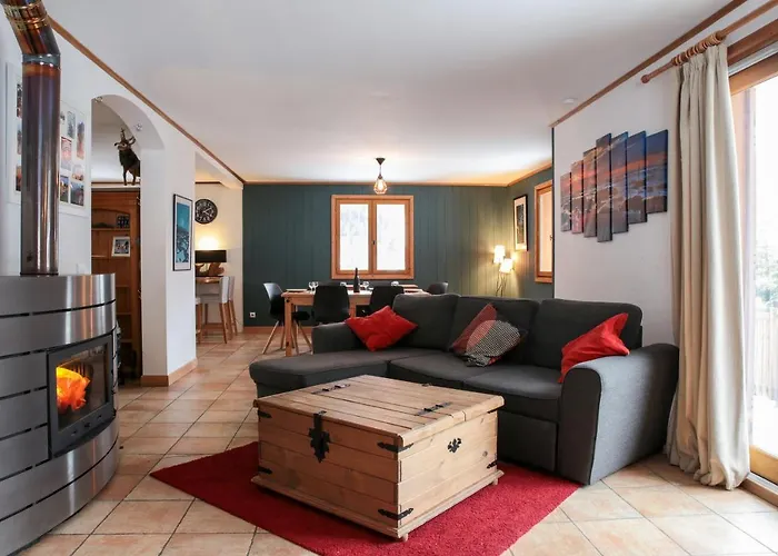 Шале Large Chalet, Sleeps 12, 200m2, 5 Bedroom, 4 Bathroom, Garden, Jacuzzi, Sauna Шамони