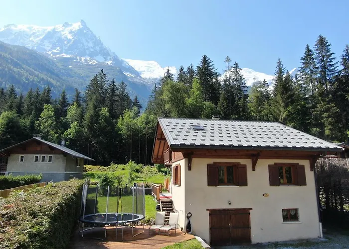 Large Chalet, Sleeps 12, 200m2, 5 Bedroom, 4 Bathroom, Garden, Jacuzzi, Sauna Chalet