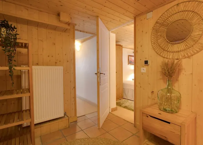 Large Chalet, Sleeps 12, 200m2, 5 Bedroom, 4 Bathroom, Garden, Jacuzzi, Sauna