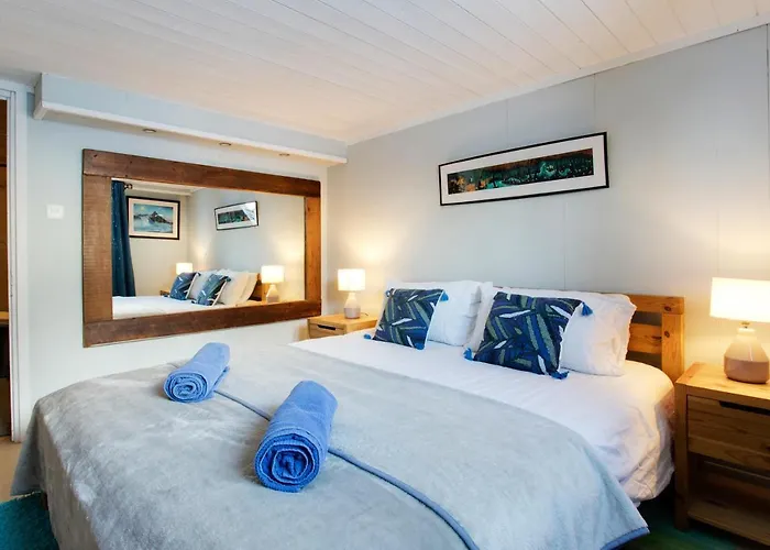 Chalet Large Chalet, Sleeps 12, 200m2, 5 Bedroom, 4 Bathroom, Garden, Jacuzzi, Sauna *