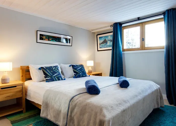 Large Chalet, Sleeps 12, 200m2, 5 Bedroom, 4 Bathroom, Garden, Jacuzzi, Sauna Chamonix