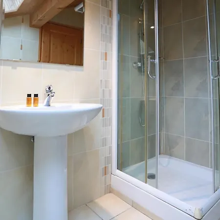 Large Chalet, Sleeps 12, 200m2, 5 Bedroom, 4 Bathroom, Garden, Jacuzzi, Sauna * Шамоні