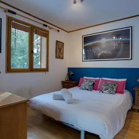 Large Chalet, Sleeps 12, 200m2, 5 Bedroom, 4 Bathroom, Garden, Jacuzzi, Sauna Шамоні