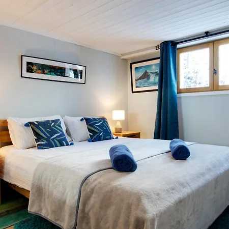 Large Chalet, Sleeps 12, 200m2, 5 Bedroom, 4 Bathroom, Garden, Jacuzzi, Sauna Шамоні