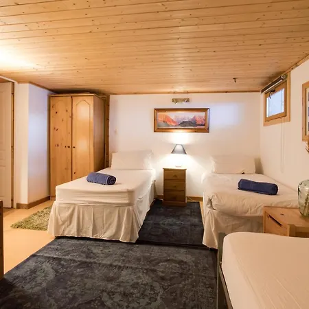 Large Chalet, Sleeps 12, 200m2, 5 Bedroom, 4 Bathroom, Garden, Jacuzzi, Sauna Шамоні